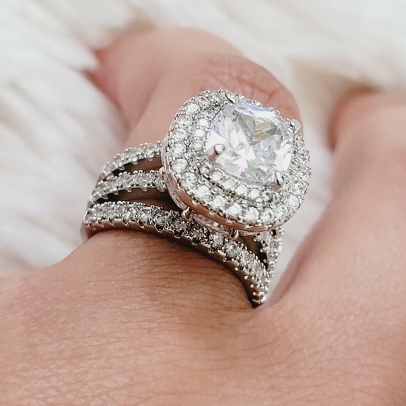 925 Halo Diamond Ring in Sterling Silver - Picture 7 of 12